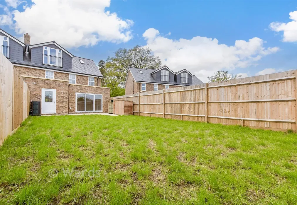 Rear Garden - Claygate, Marden, Tonbridge, Kent - Wards of Kent