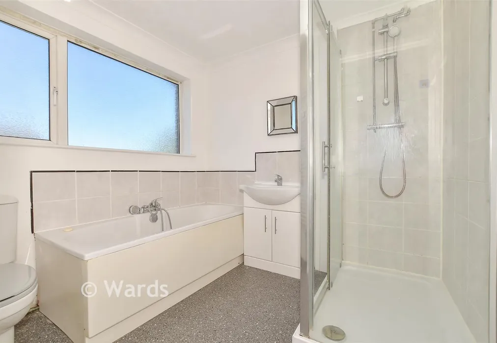 Bathroom - Greenhill Road, Greenhill, Kent - Wards of Kent