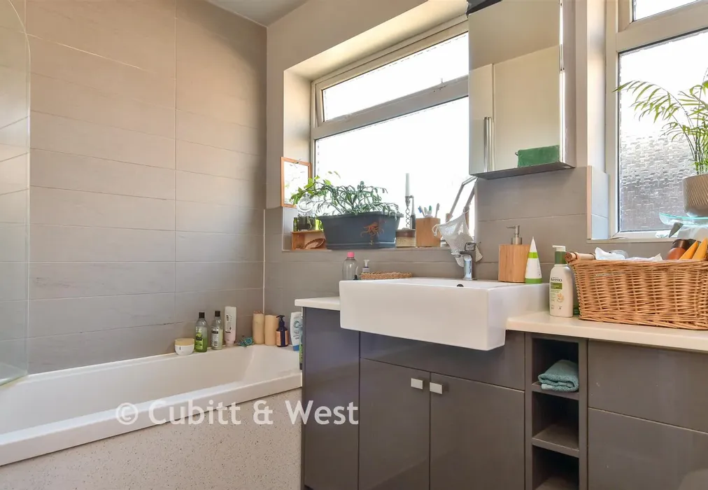 Bathroom - Carol Close, Brighton, East Sussex - Wards of Kent