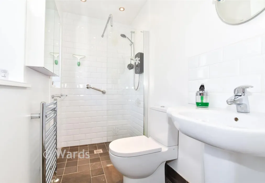Shower Room - Addington Green, Addington, West Malling, Kent - Wards of Kent