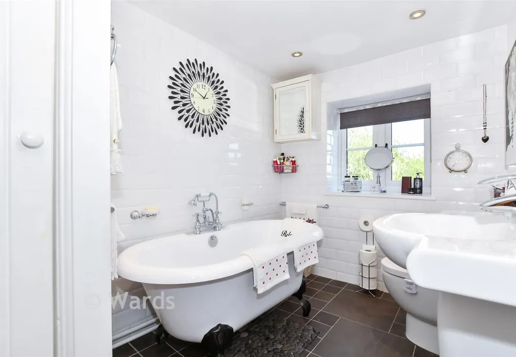 Bathroom - Addington Green, Addington, West Malling, Kent - Wards of Kent