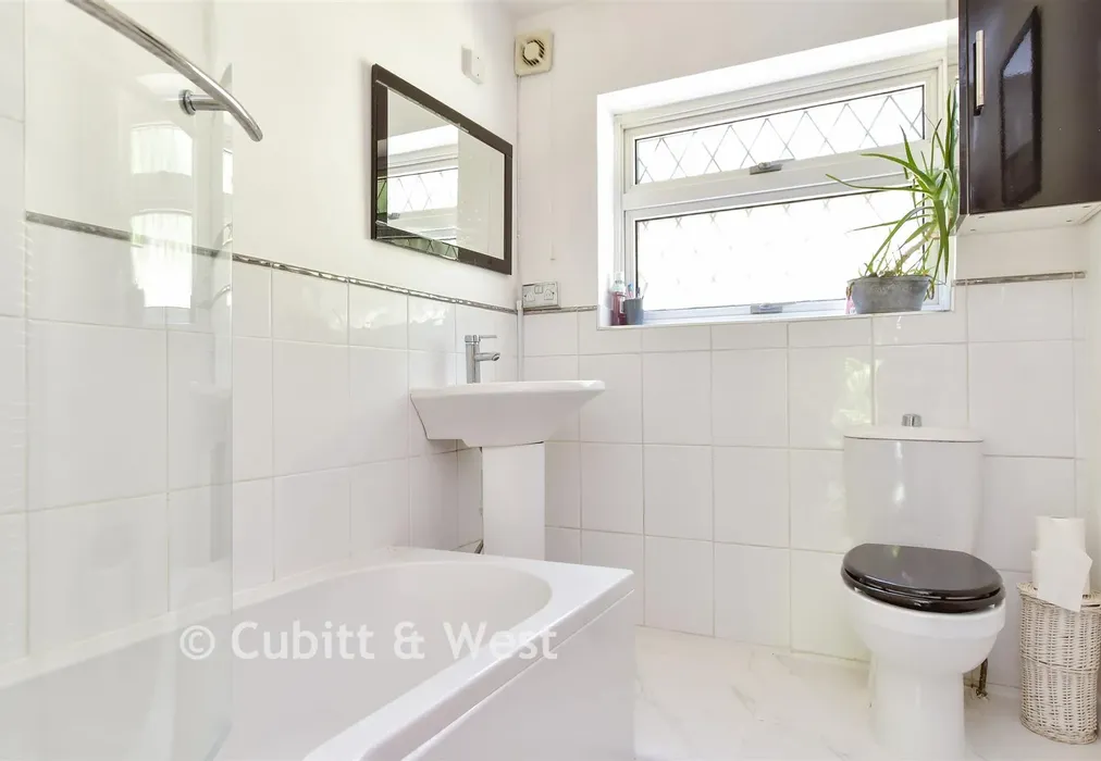Bathroom - Eldred Avenue, Westdene, Brighton, East Sussex - Wards of Kent