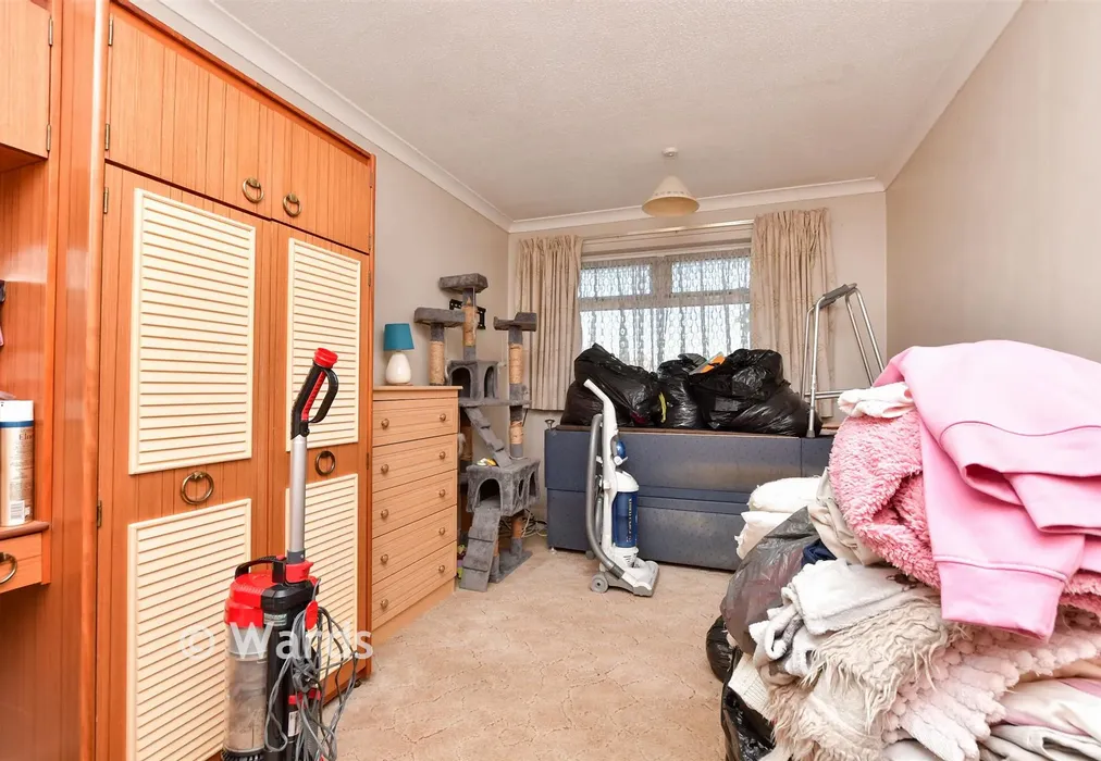 Bedroom 1 - Yew Tree Close, Broadstairs, Kent - Wards of Kent
