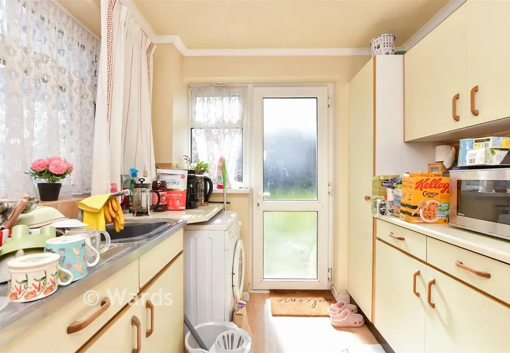 Kitchen - Yew Tree Close, Broadstairs, Kent - Wards of Kent