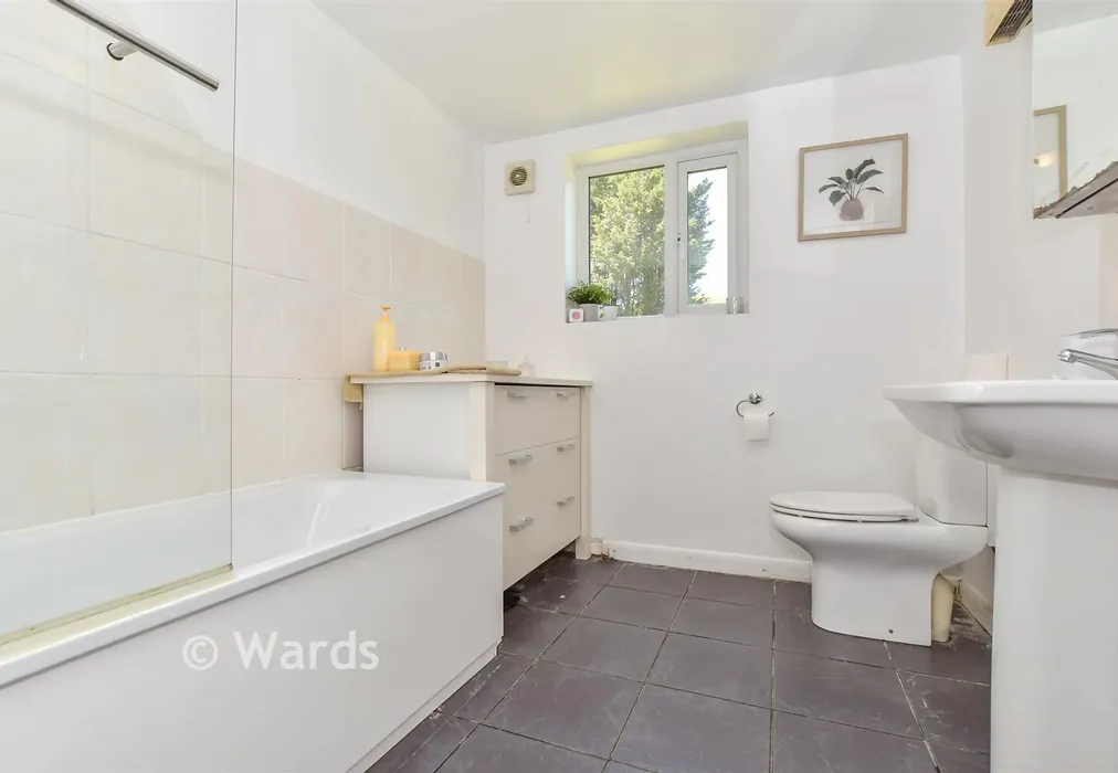 Bathroom - Rocks Hill, Northiam, Rye, East Sussex - Wards of Kent