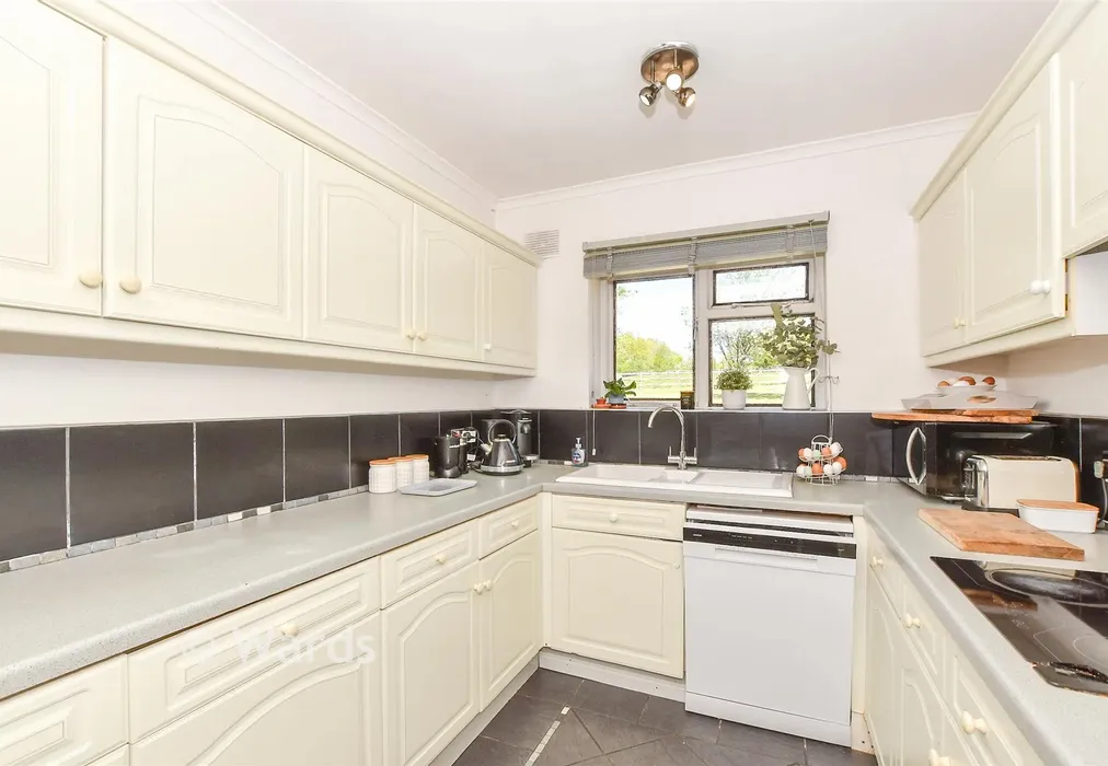 Kitchen - Rocks Hill, Northiam, Rye, East Sussex - Wards of Kent