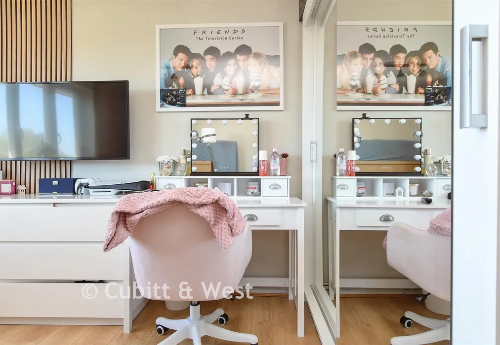Internal Lifestyle Photograph - Castle Drive, Reigate, Surrey - Wards of Kent