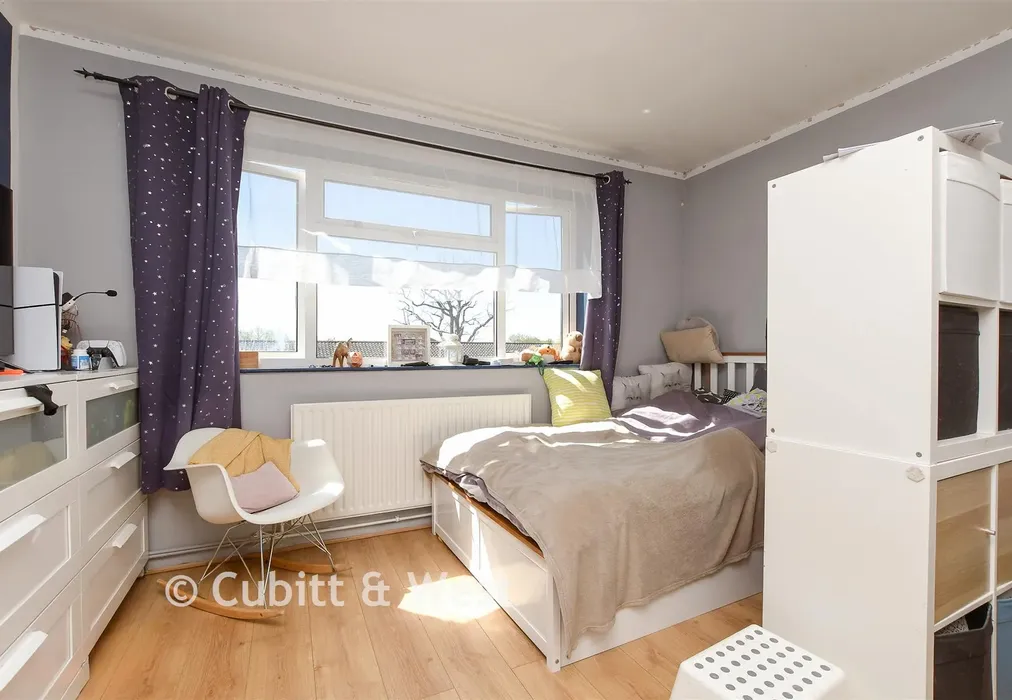 Bedroom 2 - Castle Drive, Reigate, Surrey - Wards of Kent