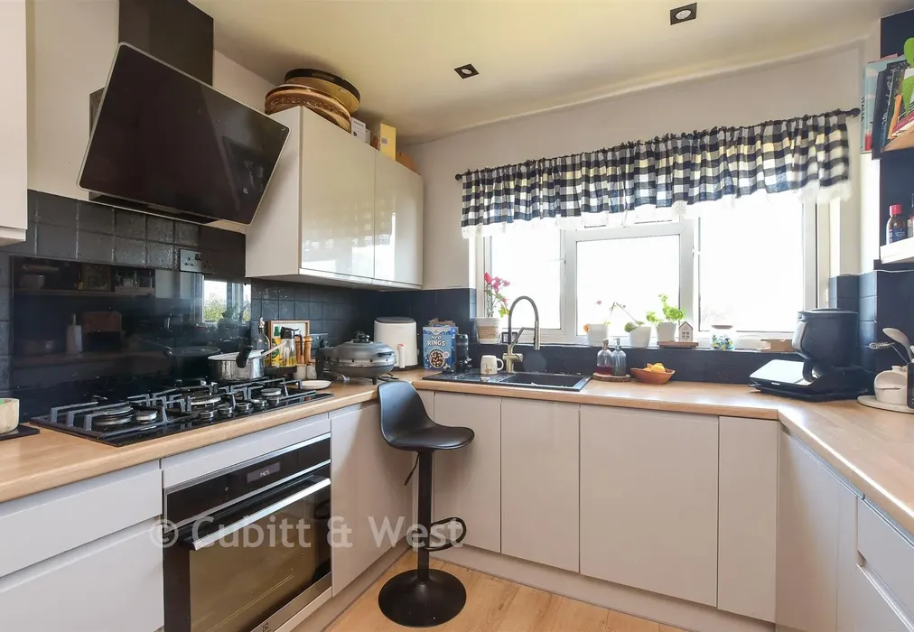 Kitchen - Castle Drive, Reigate, Surrey - Wards of Kent