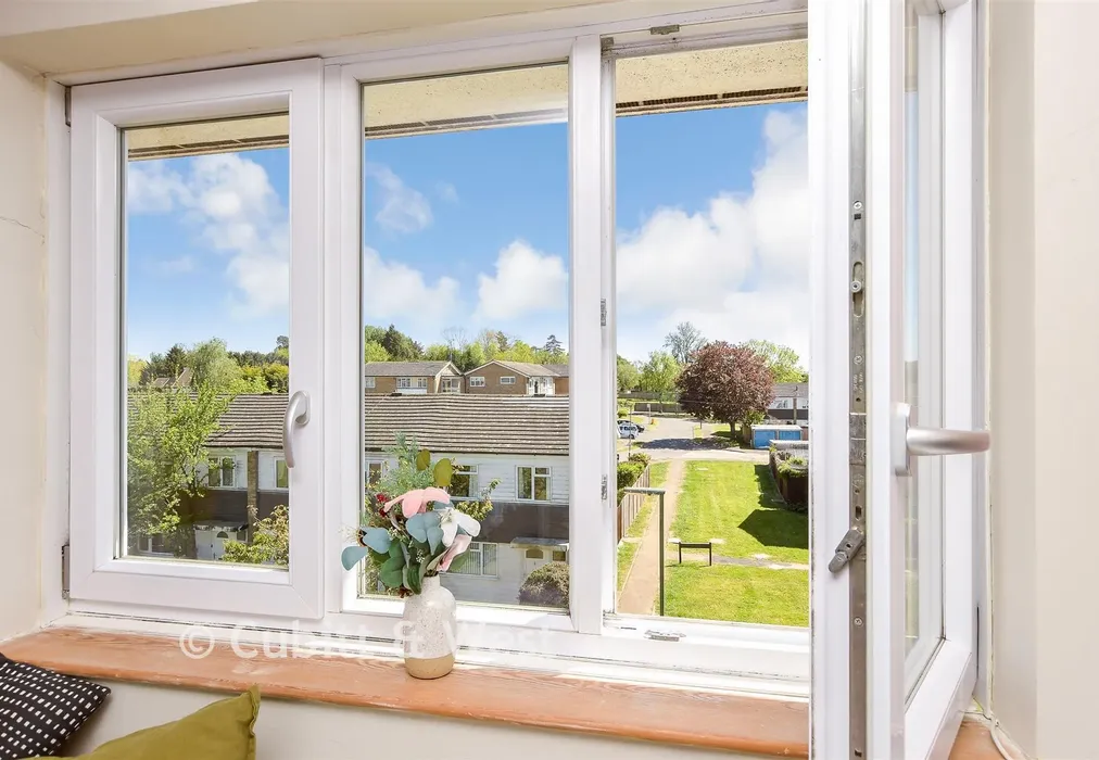 Views To Side - Castle Drive, Reigate, Surrey - Wards of Kent