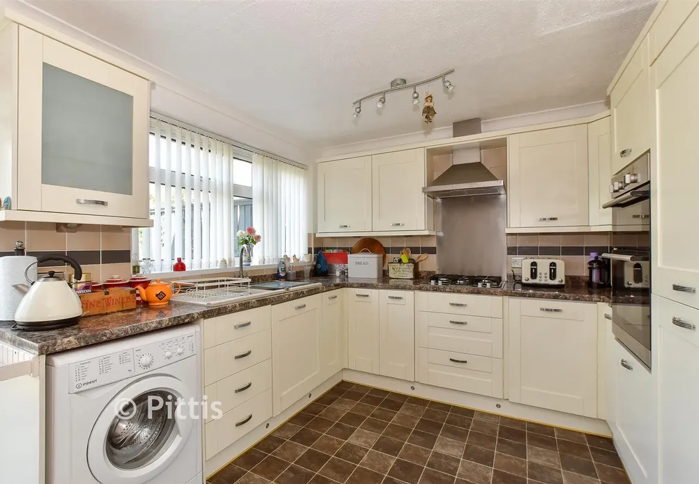 Kitchen/Dining Room - Central Way, Sandown, Isle of Wight - Wards of Kent