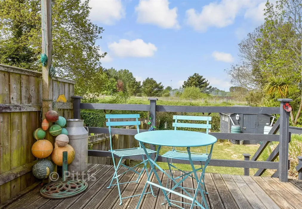 External Lifestyle Photograph - Central Way, Sandown, Isle of Wight - Wards of Kent