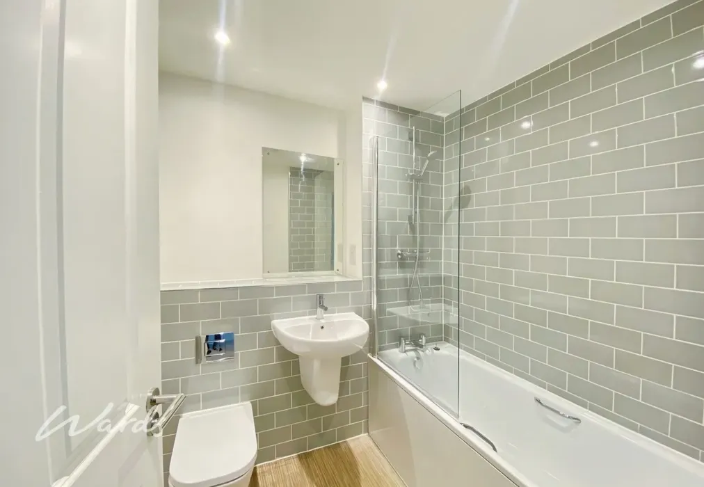 Bathroom - Wrens Cross Upper Stone Street ME15 - Wards of Kent