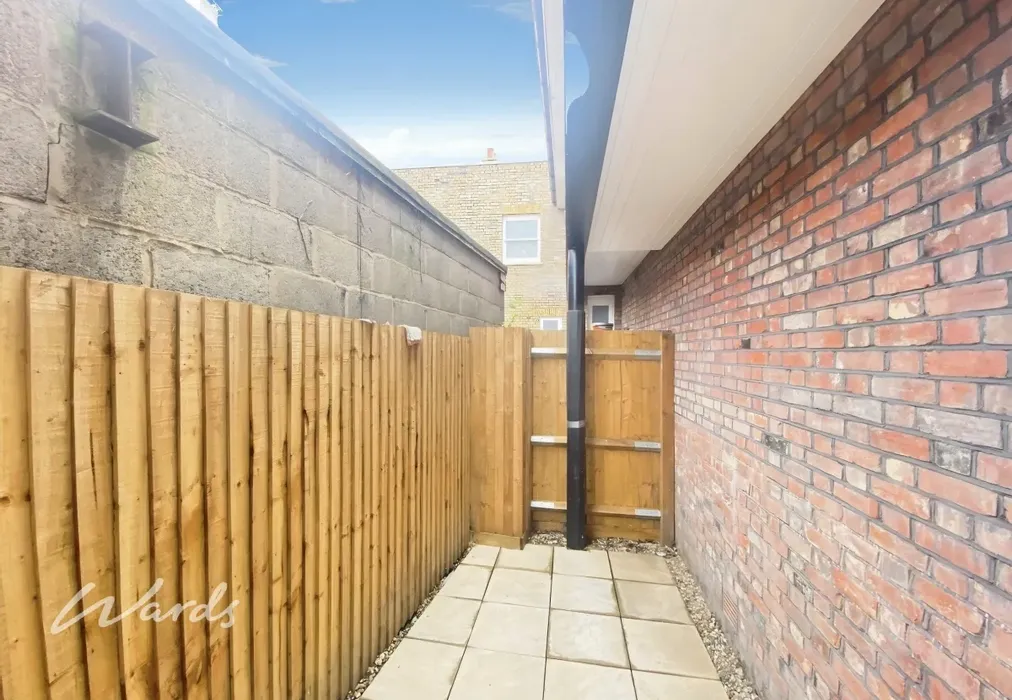 Courtyard - Wrens Cross Upper Stone Street ME15 - Wards of Kent
