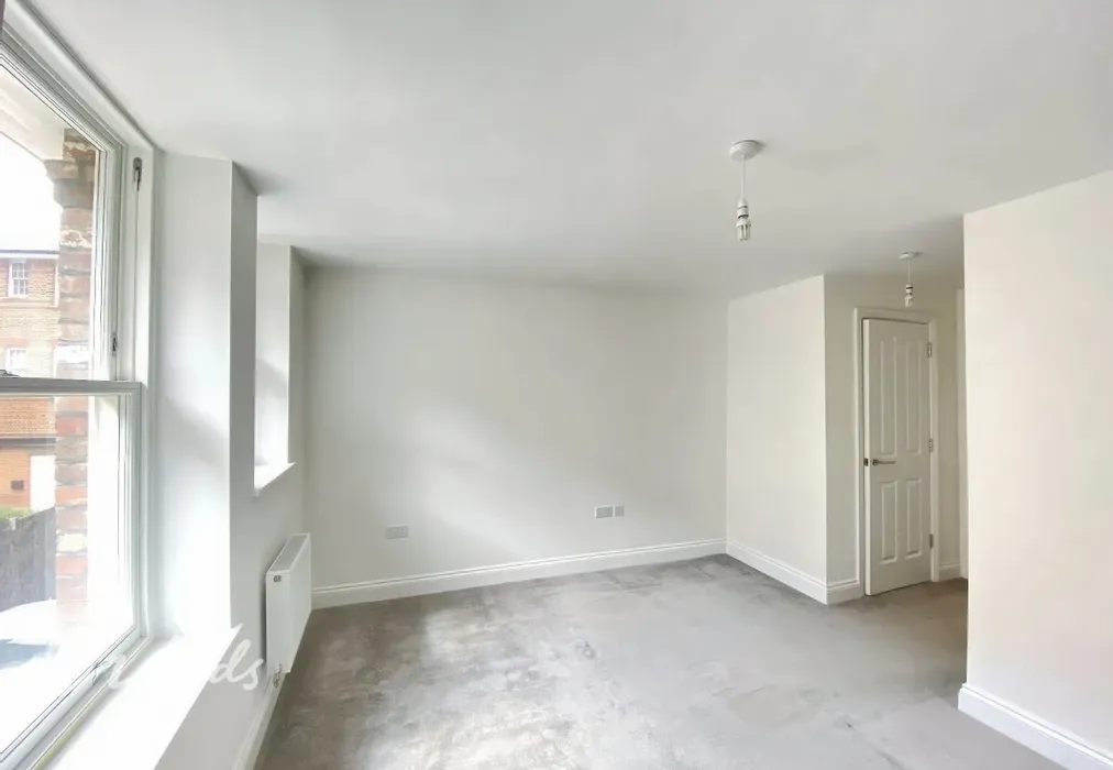 Bedroom - Wrens Cross Upper Stone Street ME15 - Wards of Kent