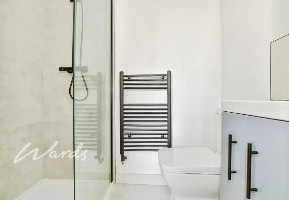 En suite - New Street Ash CT3 - Wards of Kent