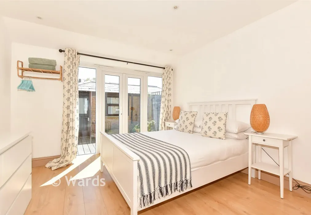 Bedroom 1 - Swalecliffe, Herne Bay, Kent - Wards of Kent
