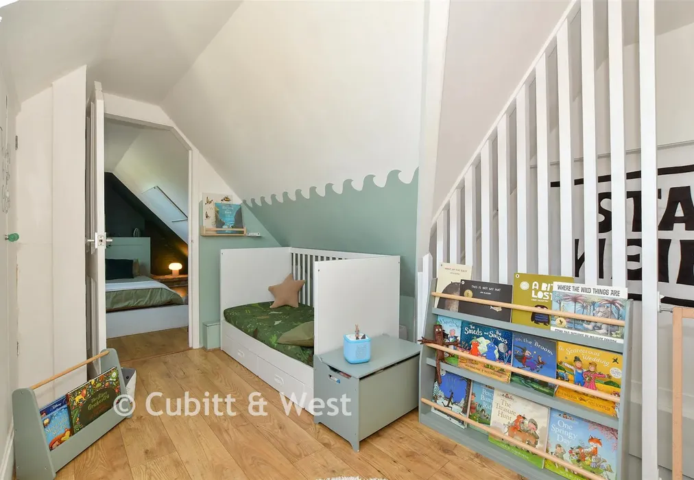 Dressing Room - Ockley Road, Dorking, Surrey - Wards of Kent