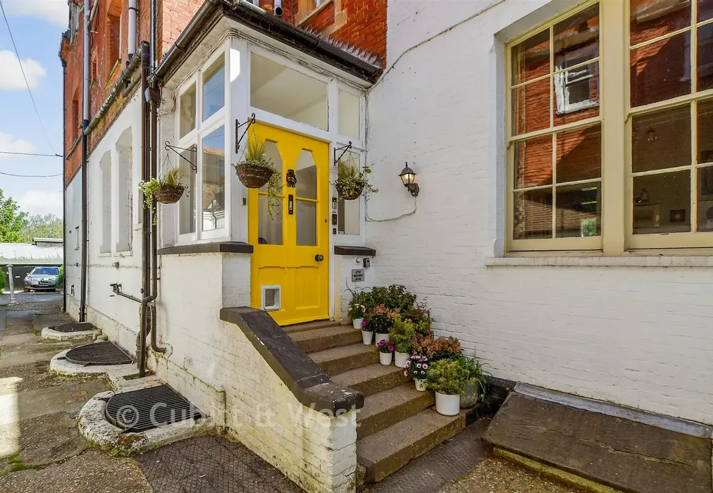 External Lifestyle Photograph - Ockley Road, Dorking, Surrey - Wards of Kent