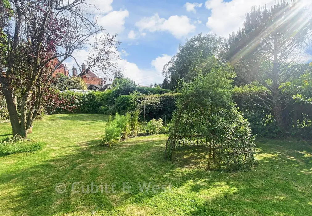 Communal Garden - Ockley Road, Dorking, Surrey - Wards of Kent