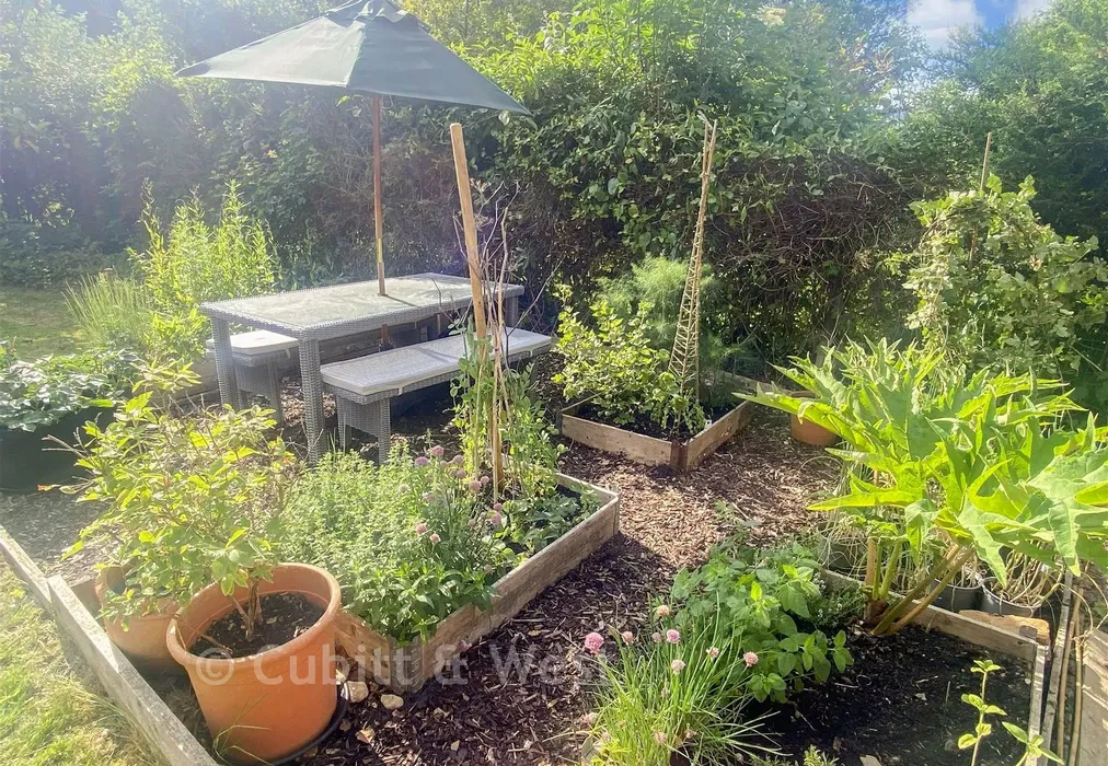 Communal Garden - Ockley Road, Dorking, Surrey - Wards of Kent