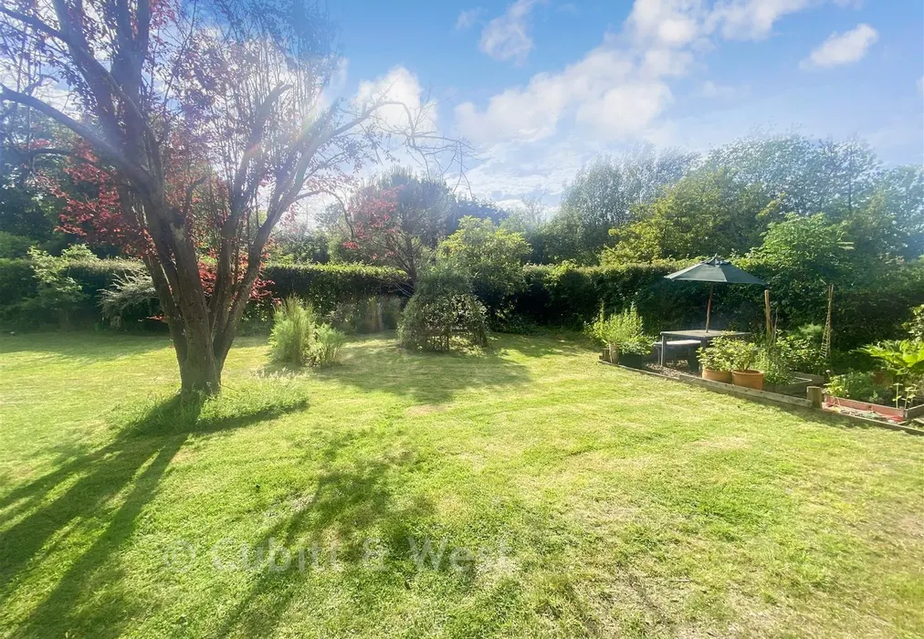 Communal Garden - Ockley Road, Dorking, Surrey - Wards of Kent