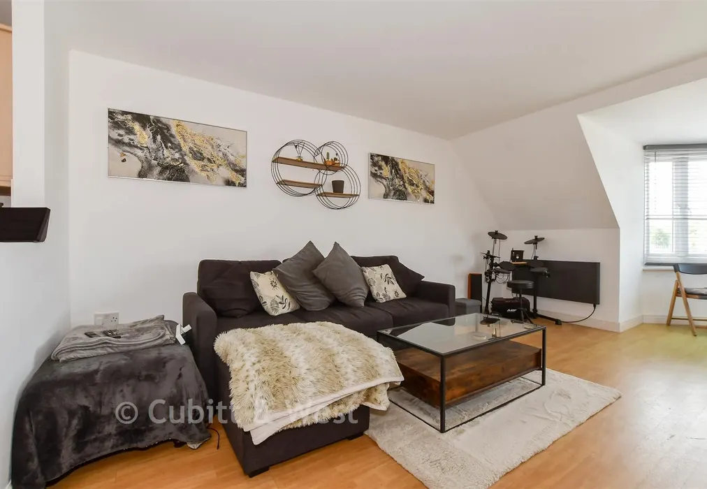 Lounge/Diner - Fairbank Road, Southwater, Horsham, West Sussex - Wards of Kent