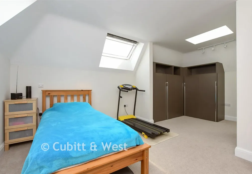 Bedroom 1 - Upper Rose Hill, Dorking, Surrey - Wards of Kent