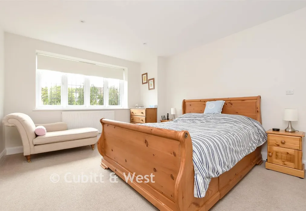 Bedroom 2 - Upper Rose Hill, Dorking, Surrey - Wards of Kent