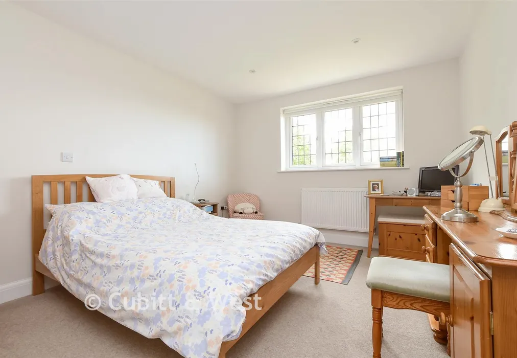Bedroom 3 - Upper Rose Hill, Dorking, Surrey - Wards of Kent