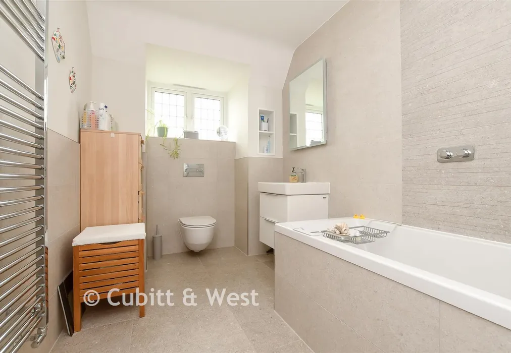 Family Bathroom - Upper Rose Hill, Dorking, Surrey - Wards of Kent
