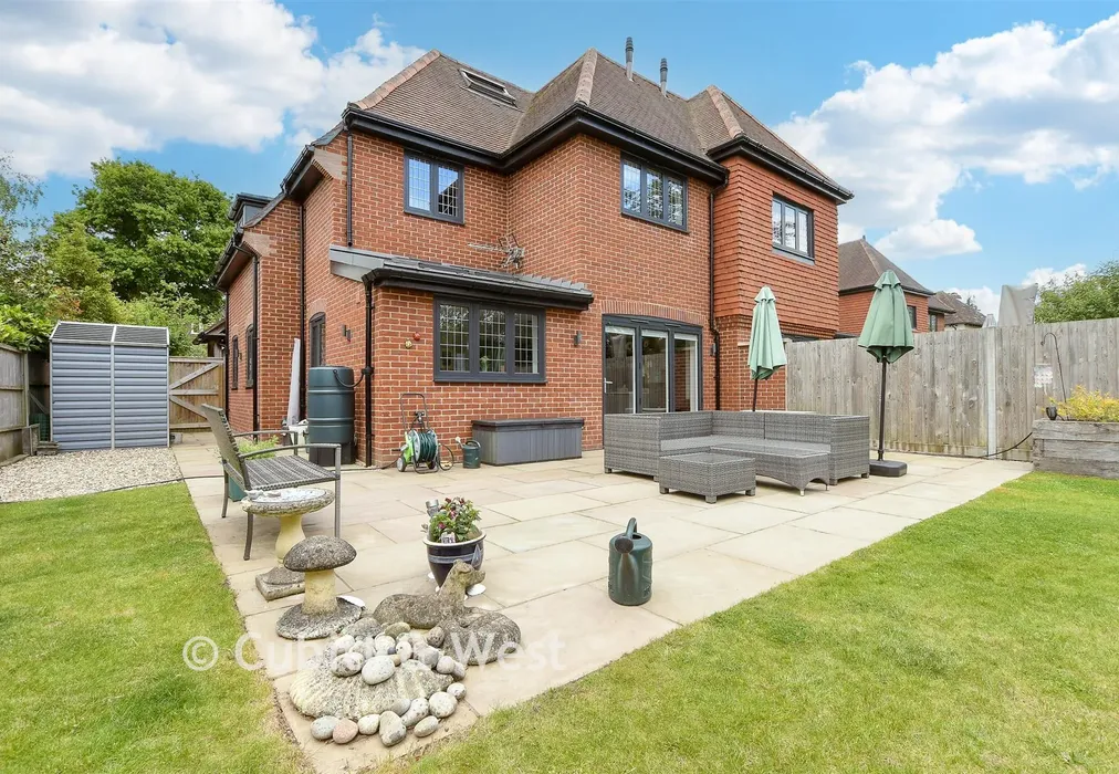 Rear Garden - Upper Rose Hill, Dorking, Surrey - Wards of Kent