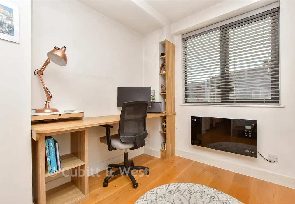 Bedroom - North Street, Leatherhead, Surrey - Wards of Kent