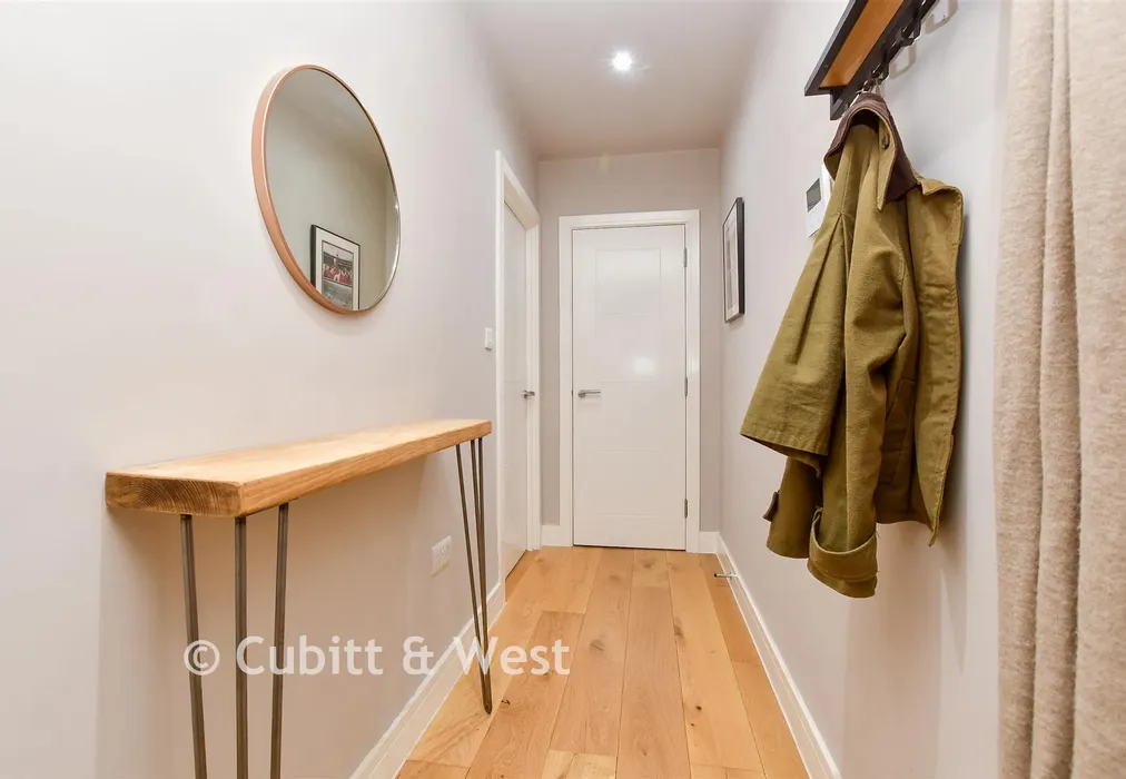 Entrance Hall - North Street, Leatherhead, Surrey - Wards of Kent