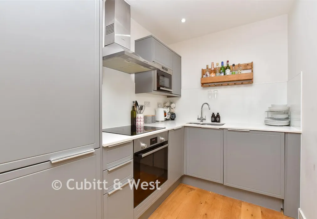 Lounge / Kitchen - North Street, Leatherhead, Surrey - Wards of Kent