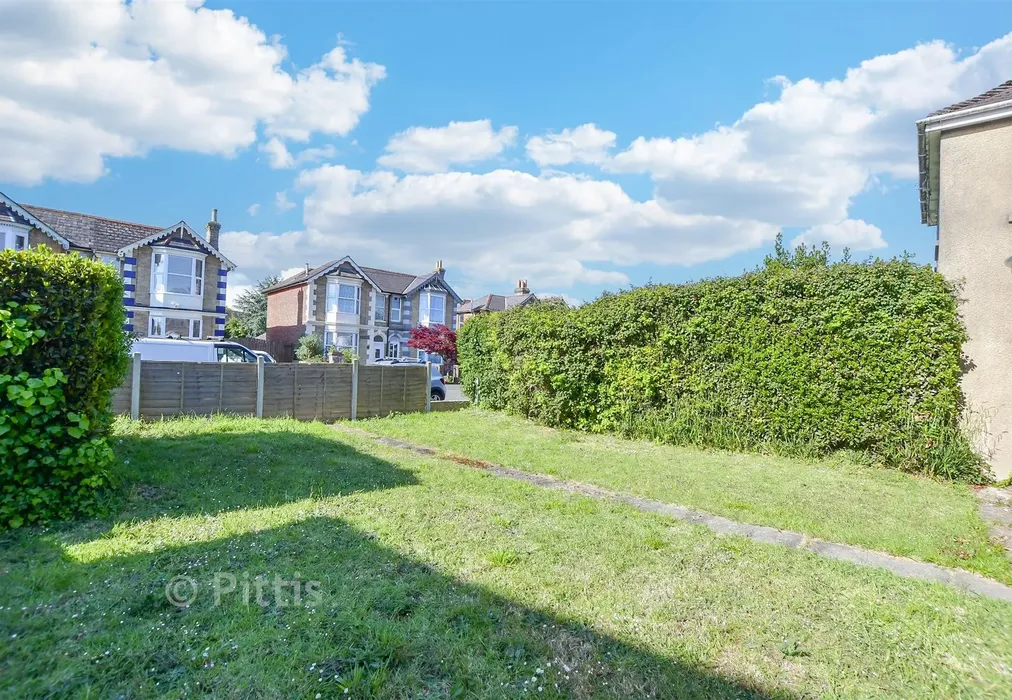 Front Garden - Arundel Road, Elmfield, Ryde, Isle of Wight - Wards of Kent