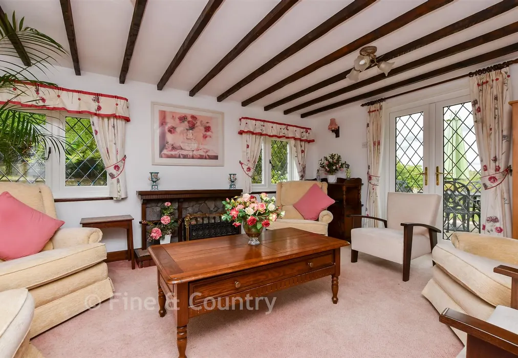 Family Room - Canterbury Road, Lydden, Kent - Wards of Kent