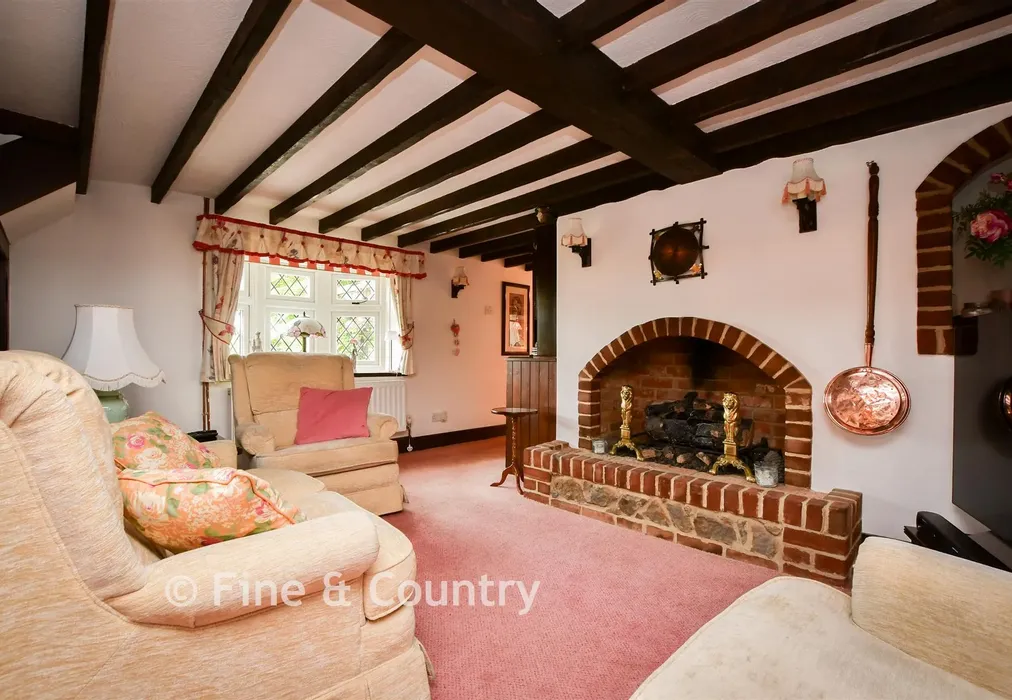Sitting Room - Canterbury Road, Lydden, Kent - Wards of Kent