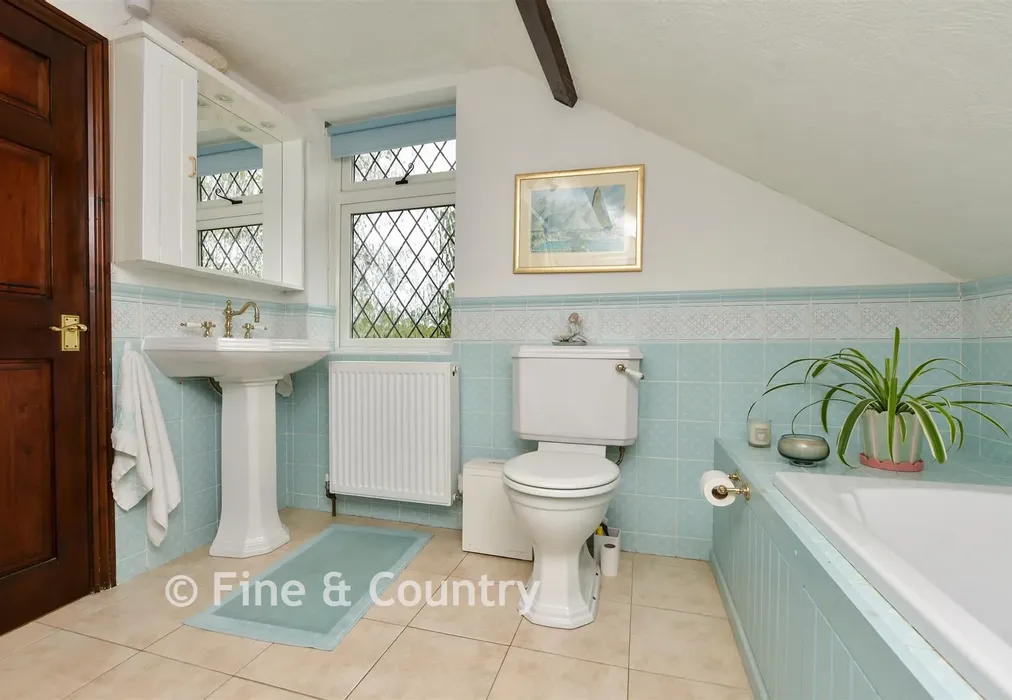 En-Suite Bathroom - Canterbury Road, Lydden, Kent - Wards of Kent