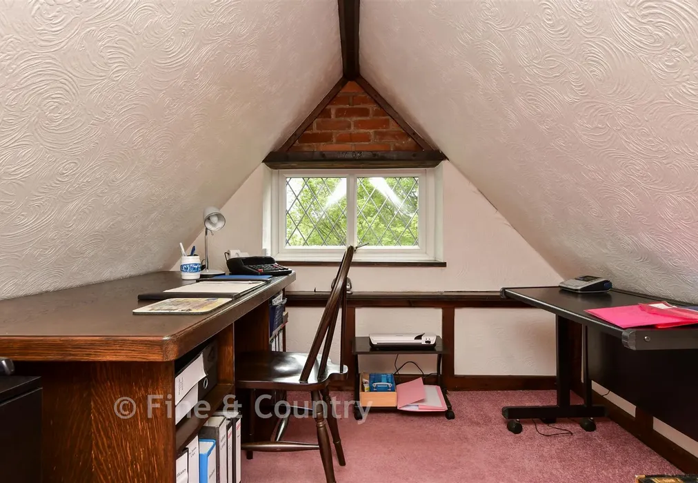Loft Room 2 - Canterbury Road, Lydden, Kent - Wards of Kent