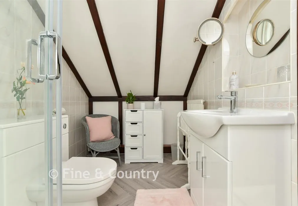 En-Suite - Canterbury Road, Lydden, Kent - Wards of Kent