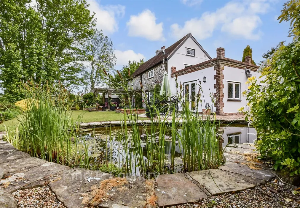 External Lifestyle Photograph - Canterbury Road, Lydden, Kent - Wards of Kent