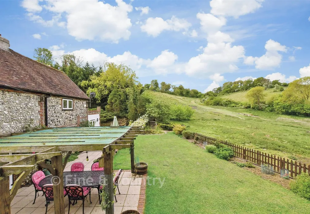 Rear Garden - Canterbury Road, Lydden, Kent - Wards of Kent