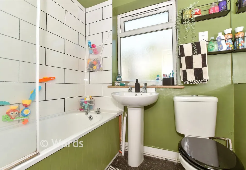 Bathroom - London Road, Dover, Kent - Wards of Kent