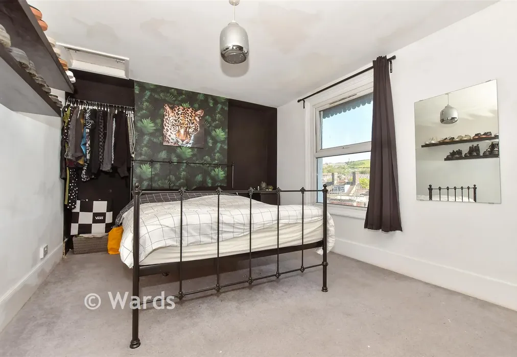 Bedroom 1 - London Road, Dover, Kent - Wards of Kent