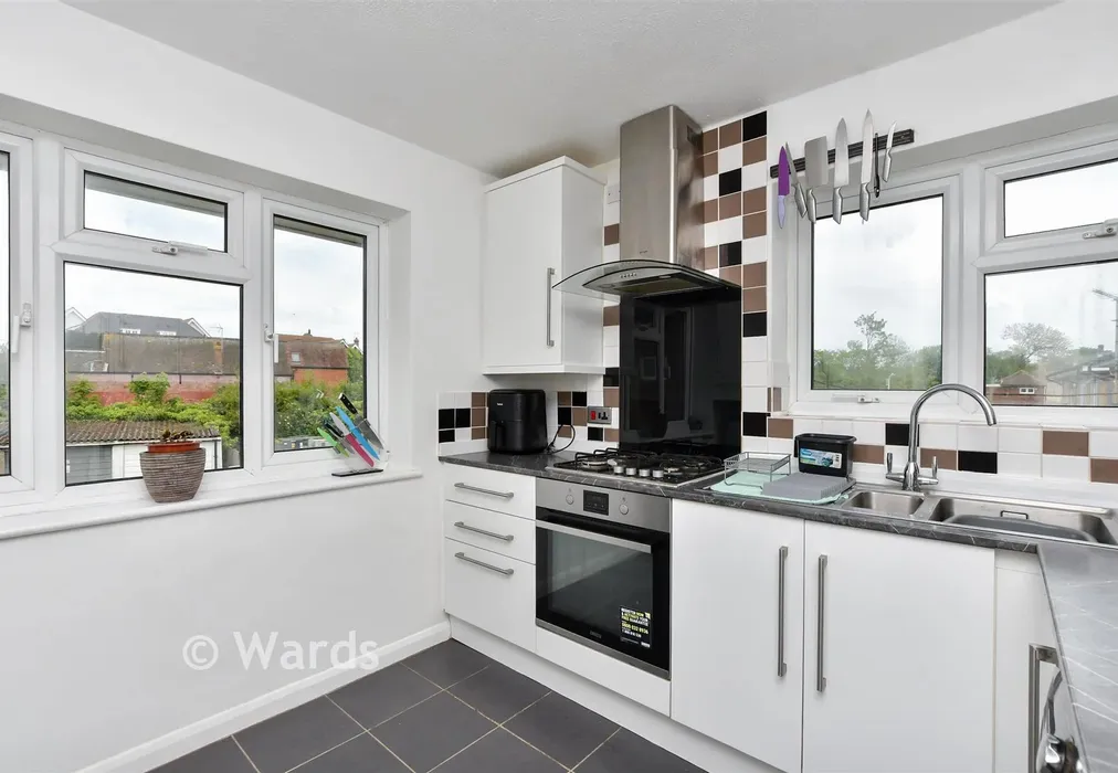 Kitchen - Glebe Way, Whitstable, Kent - Wards of Kent