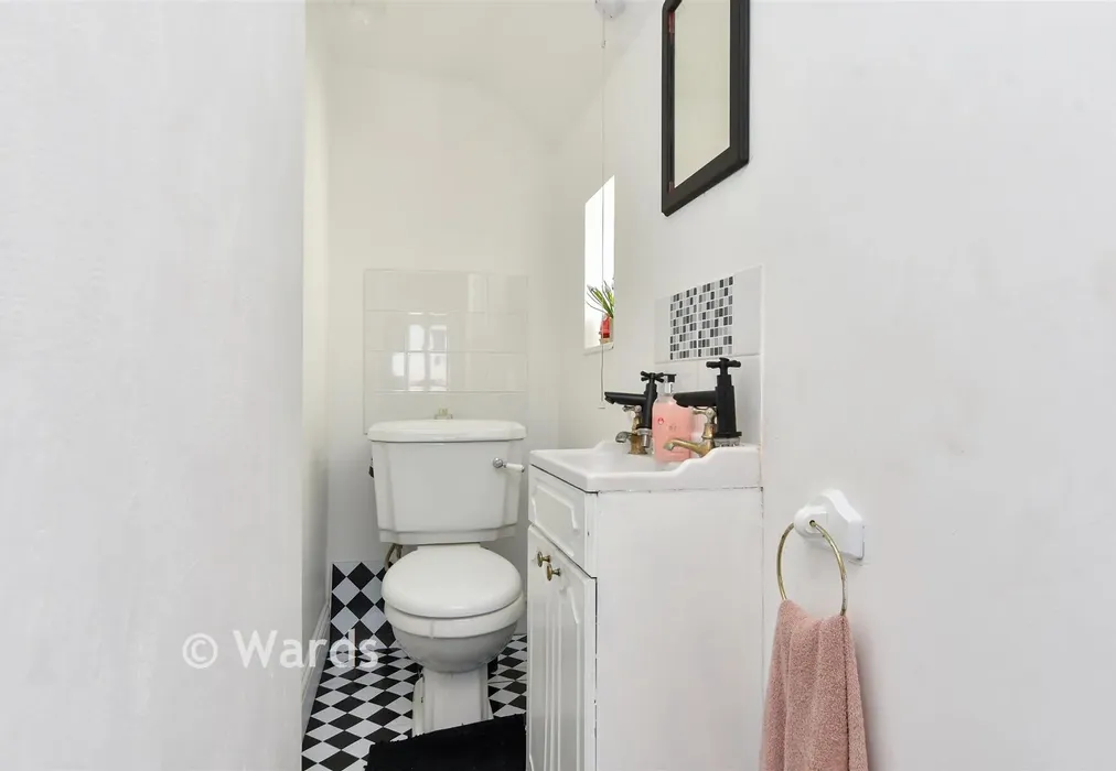 Cloakroom - Cliftonville Avenue, Ramsgate, Kent - Wards of Kent