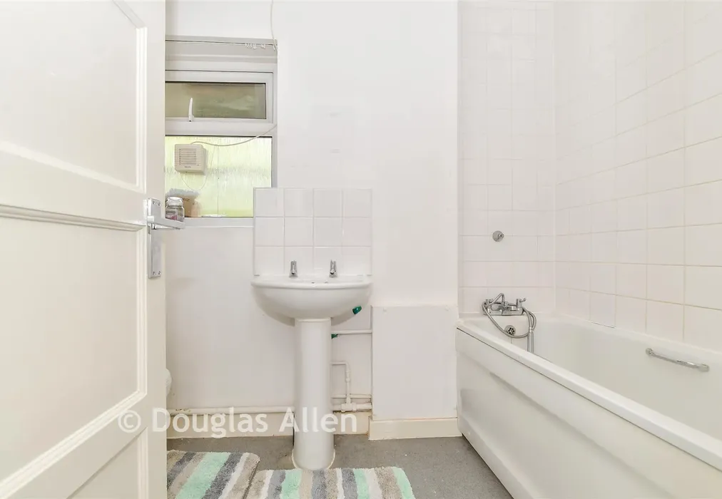 Bathroom - Pollard Close, Chigwell, Essex - Wards of Kent