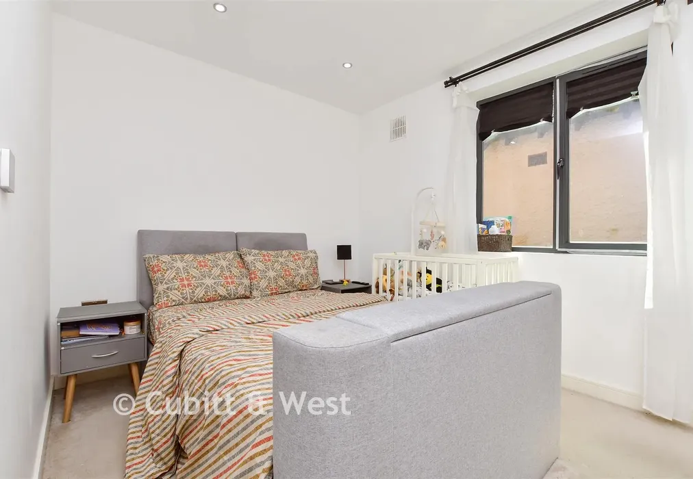 Bedroom - Rose Hill, Sutton, Surrey - Wards of Kent