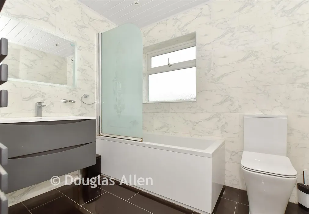 Bathroom - Denham Drive, Gants Hill, Ilford, Essex - Wards of Kent